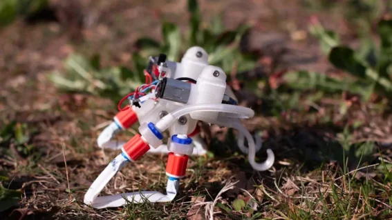 Crean robot blando que se mueve solo con aire y física